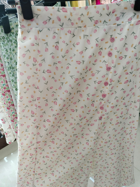 Floral Slit Skirts Embedded With Buttons